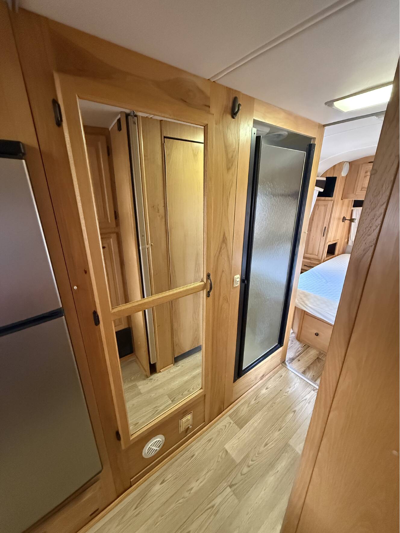A photo of this 2007 Airstream CLASSIC 27