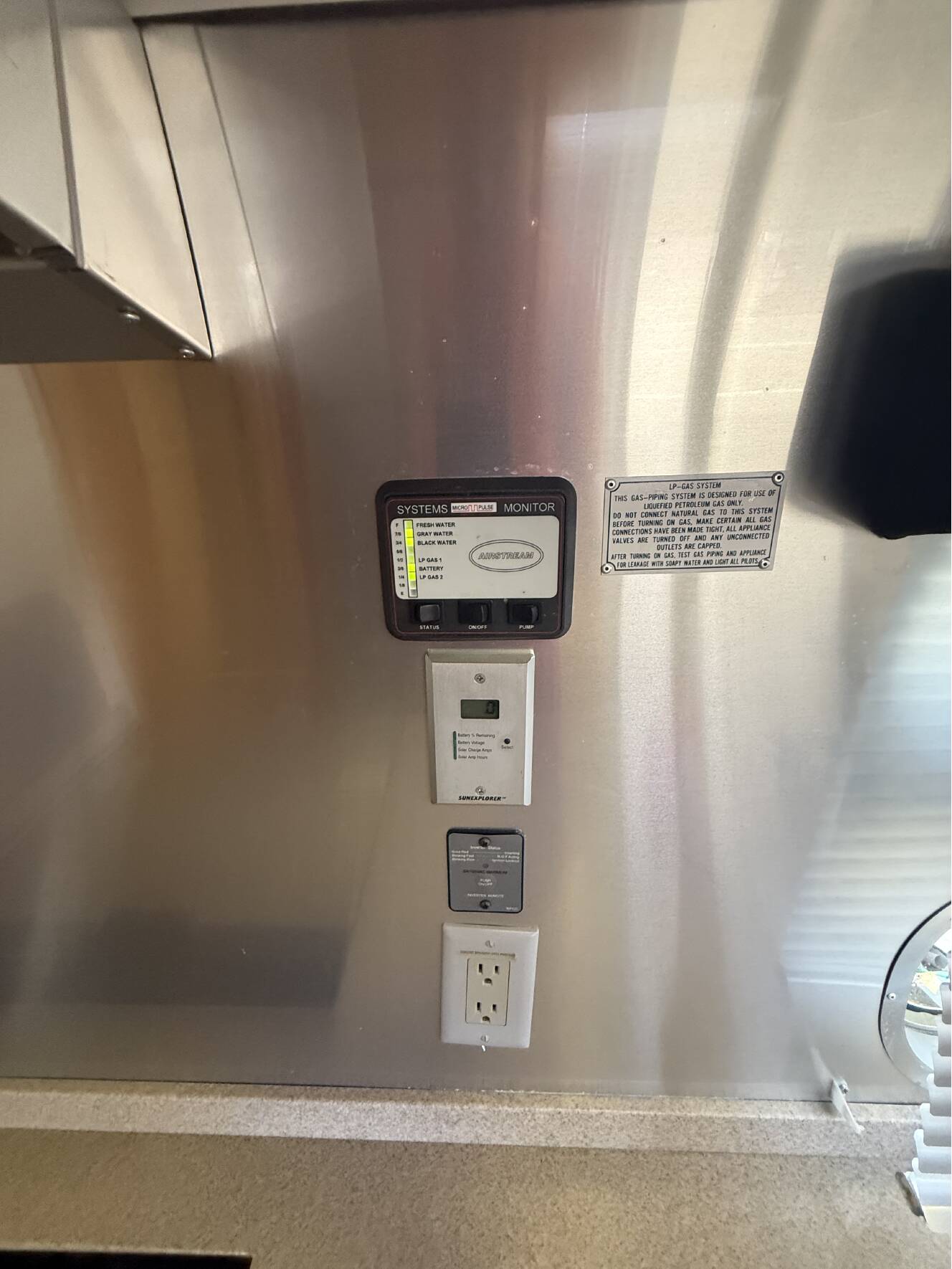 A photo of this 2007 Airstream CLASSIC 27