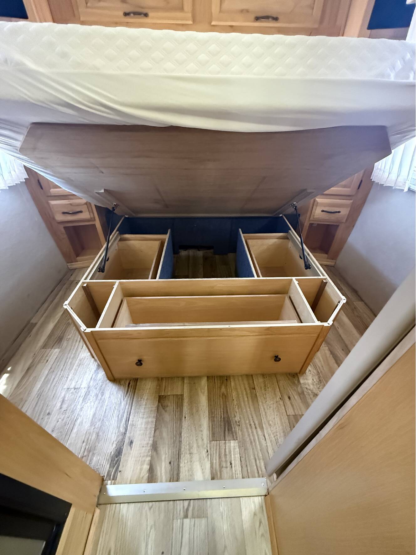 A photo of this 2007 Airstream CLASSIC 27