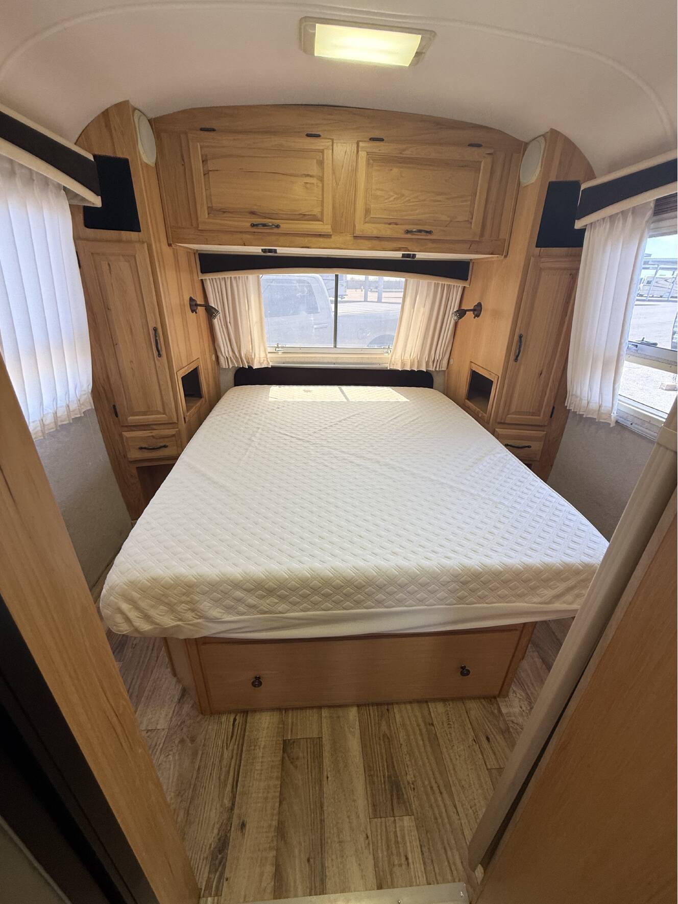 A photo of this 2007 Airstream CLASSIC 27