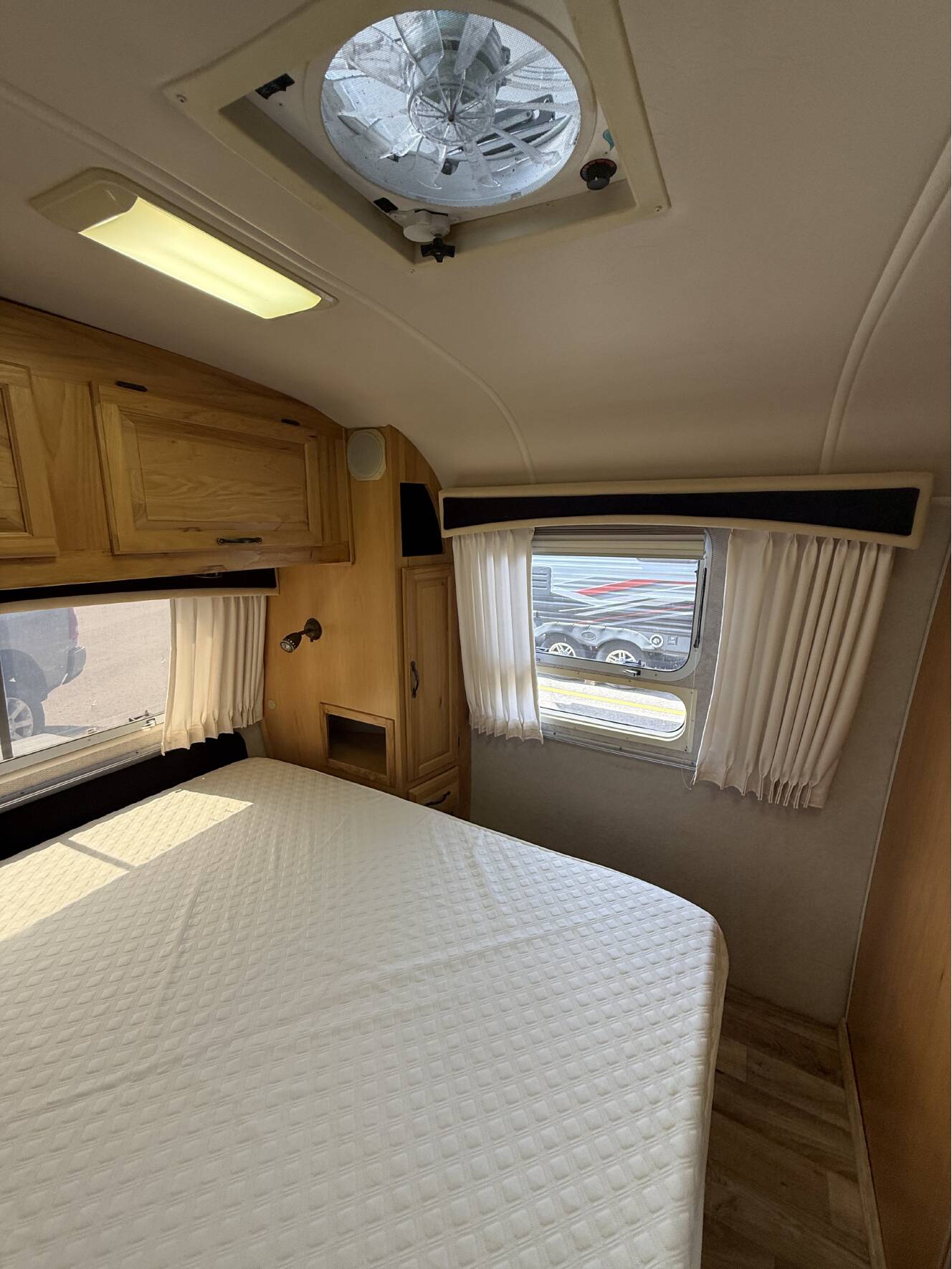 A photo of this 2007 Airstream CLASSIC 27