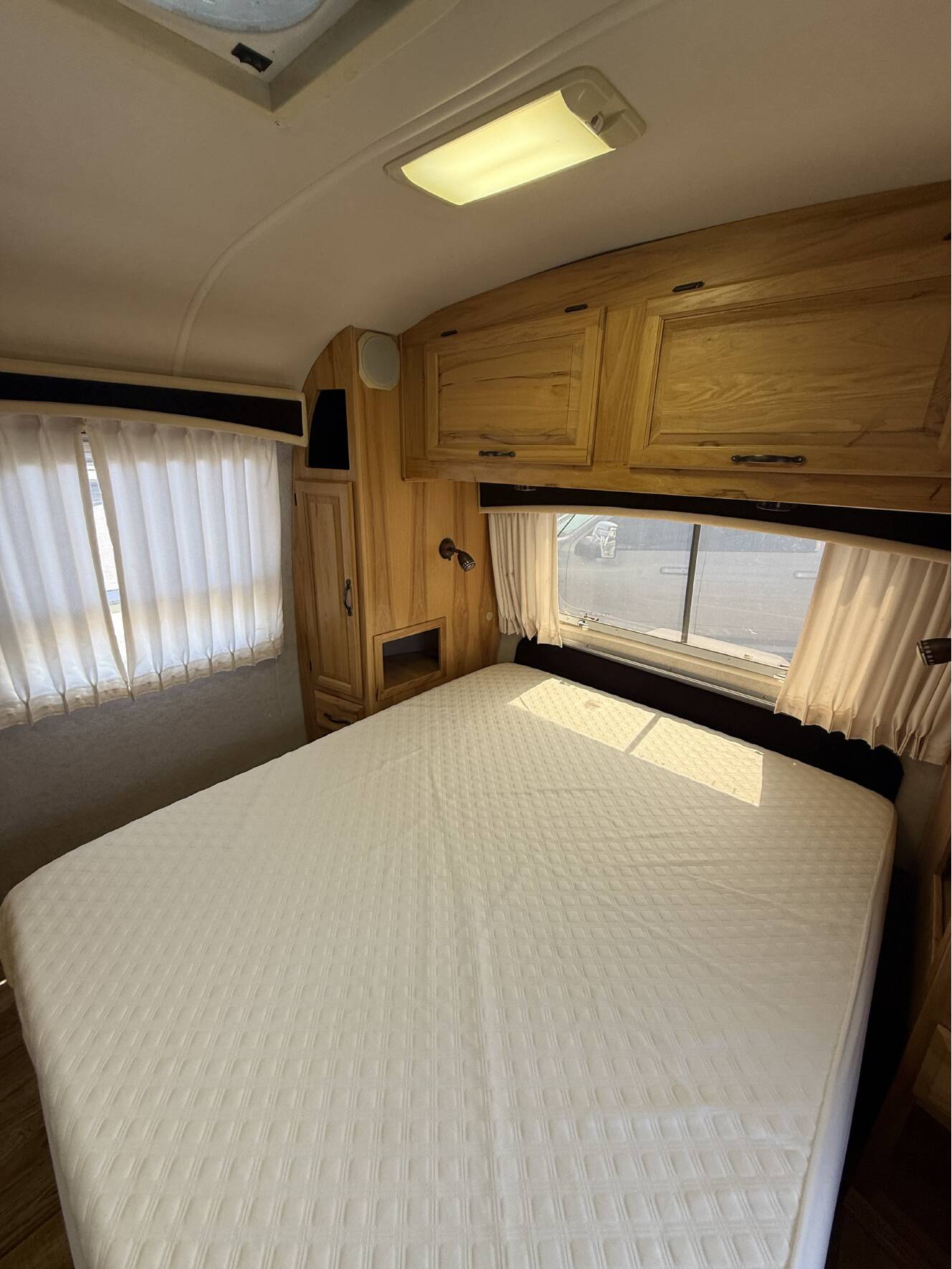 A photo of this 2007 Airstream CLASSIC 27