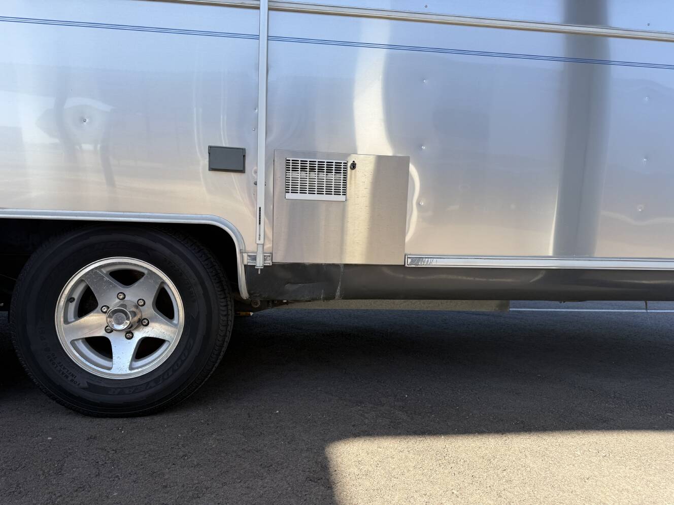 A photo of this 2007 Airstream CLASSIC 27