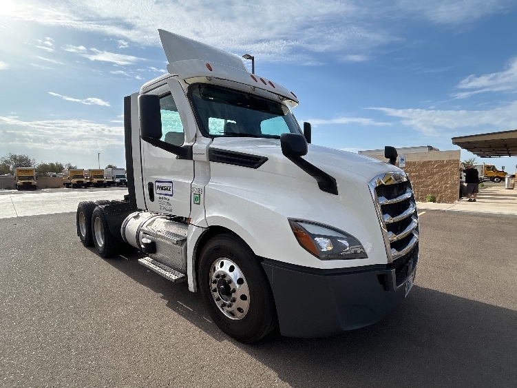 2021 FREIGHTLINER CASCADIA 126 in Phoenix, AZ