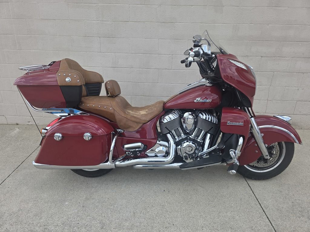 2015 Indian Roadmaster Indian Red Thunder Black BASE in Coldwater, MI