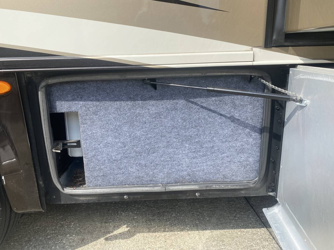 A photo of this 2015 Tiffin Motorhomes Breeze 32BR