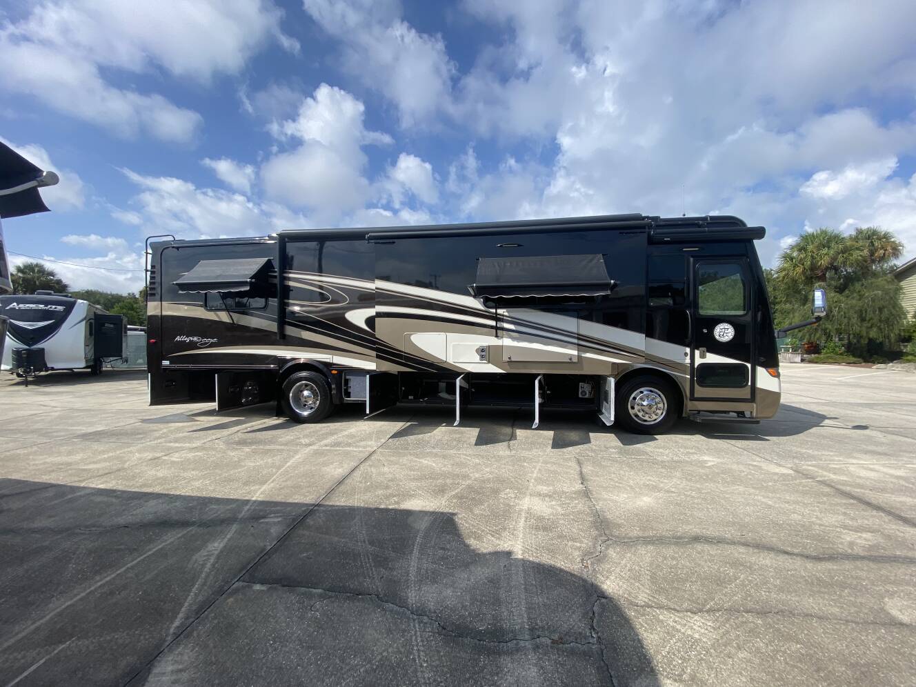 A photo of this 2015 Tiffin Motorhomes Breeze 32BR