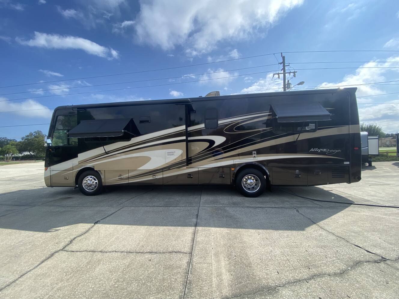 A photo of this 2015 Tiffin Motorhomes Breeze 32BR