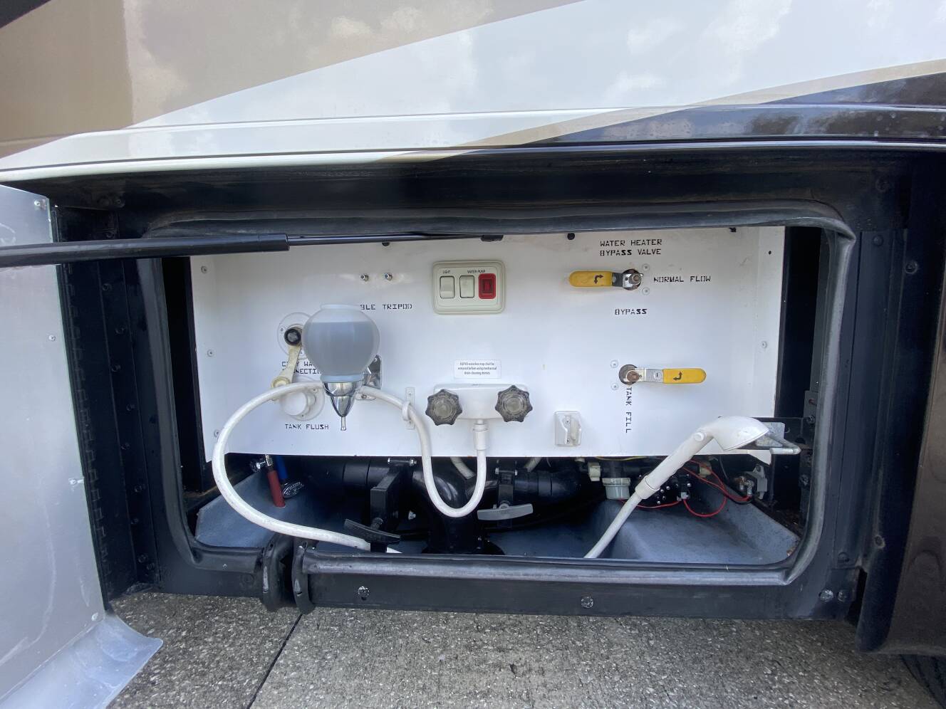 A photo of this 2015 Tiffin Motorhomes Breeze 32BR