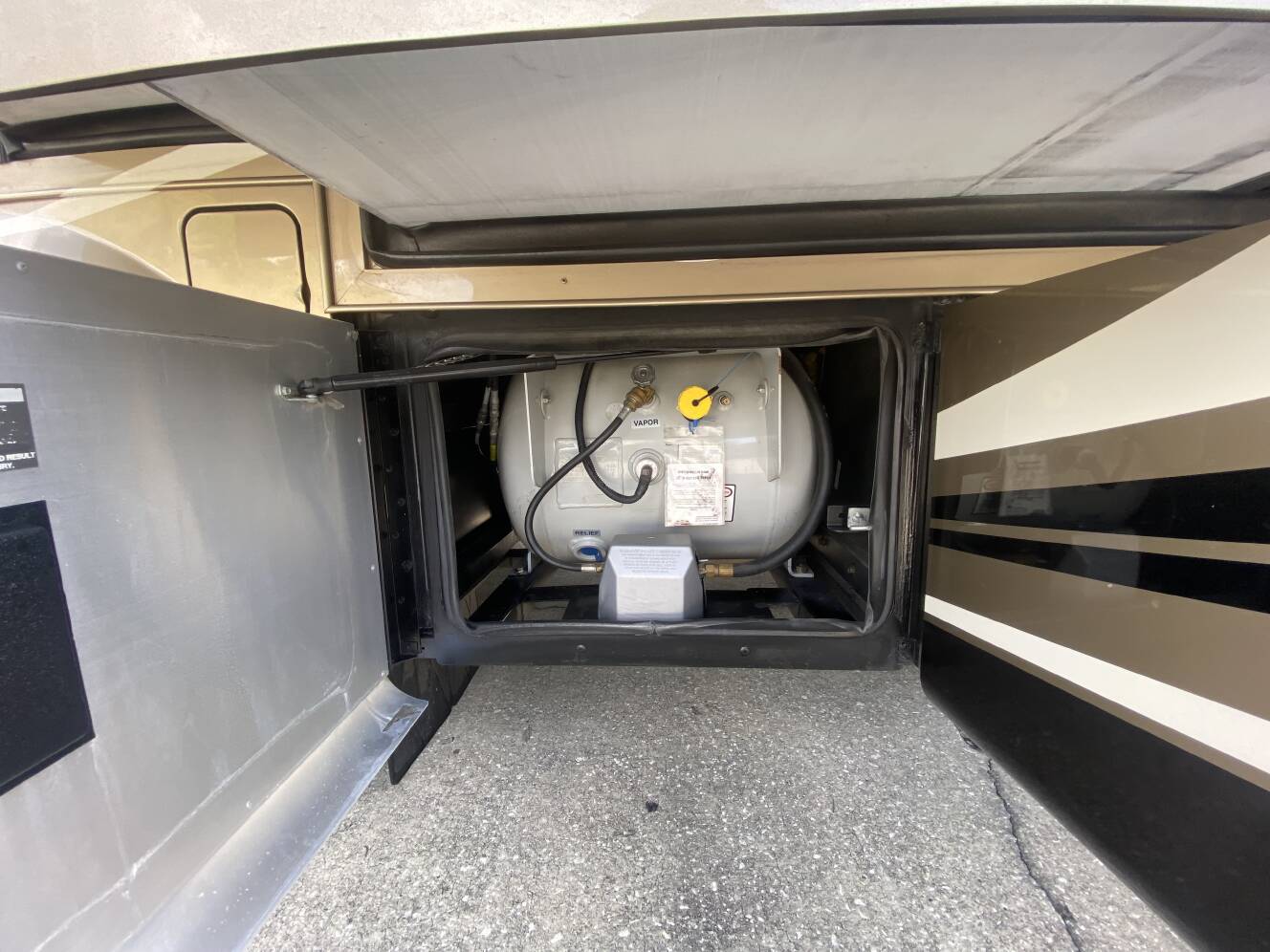 A photo of this 2015 Tiffin Motorhomes Breeze 32BR