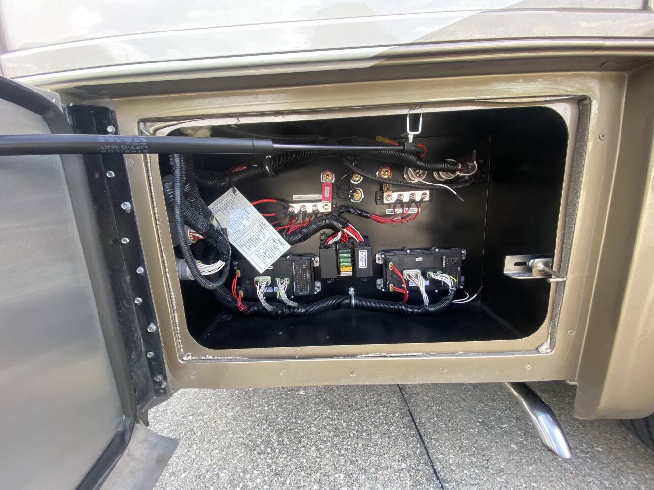 A photo of this 2015 Tiffin Motorhomes Breeze 32BR