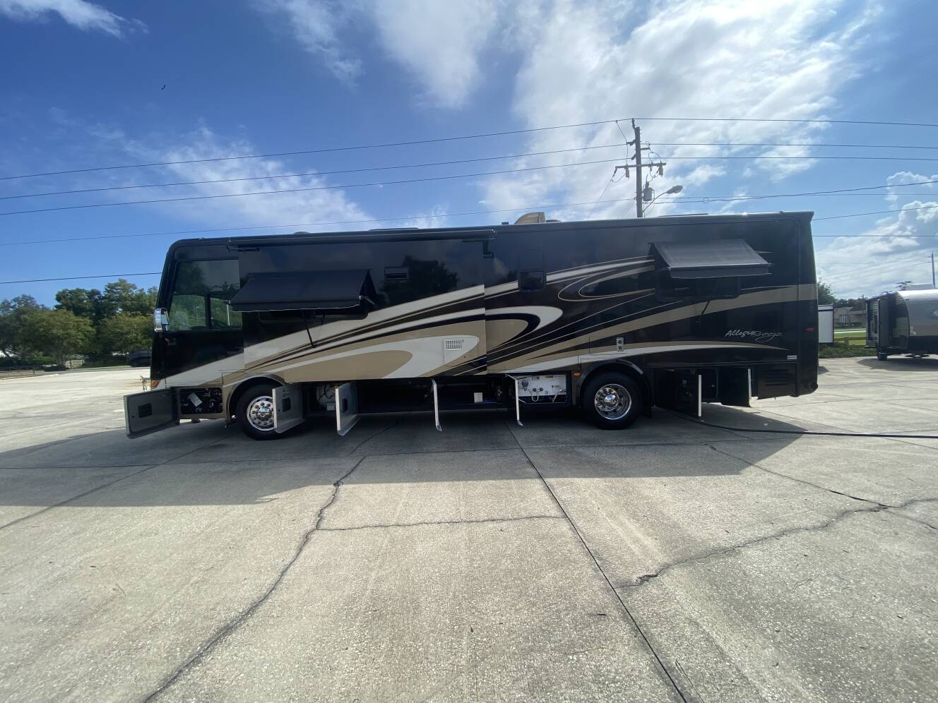A photo of this 2015 Tiffin Motorhomes Breeze 32BR