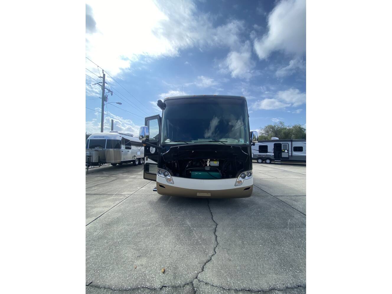 A photo of this 2015 Tiffin Motorhomes Breeze 32BR