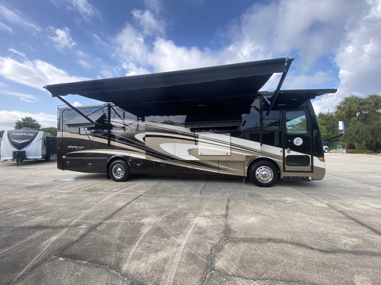 A photo of this 2015 Tiffin Motorhomes Breeze 32BR