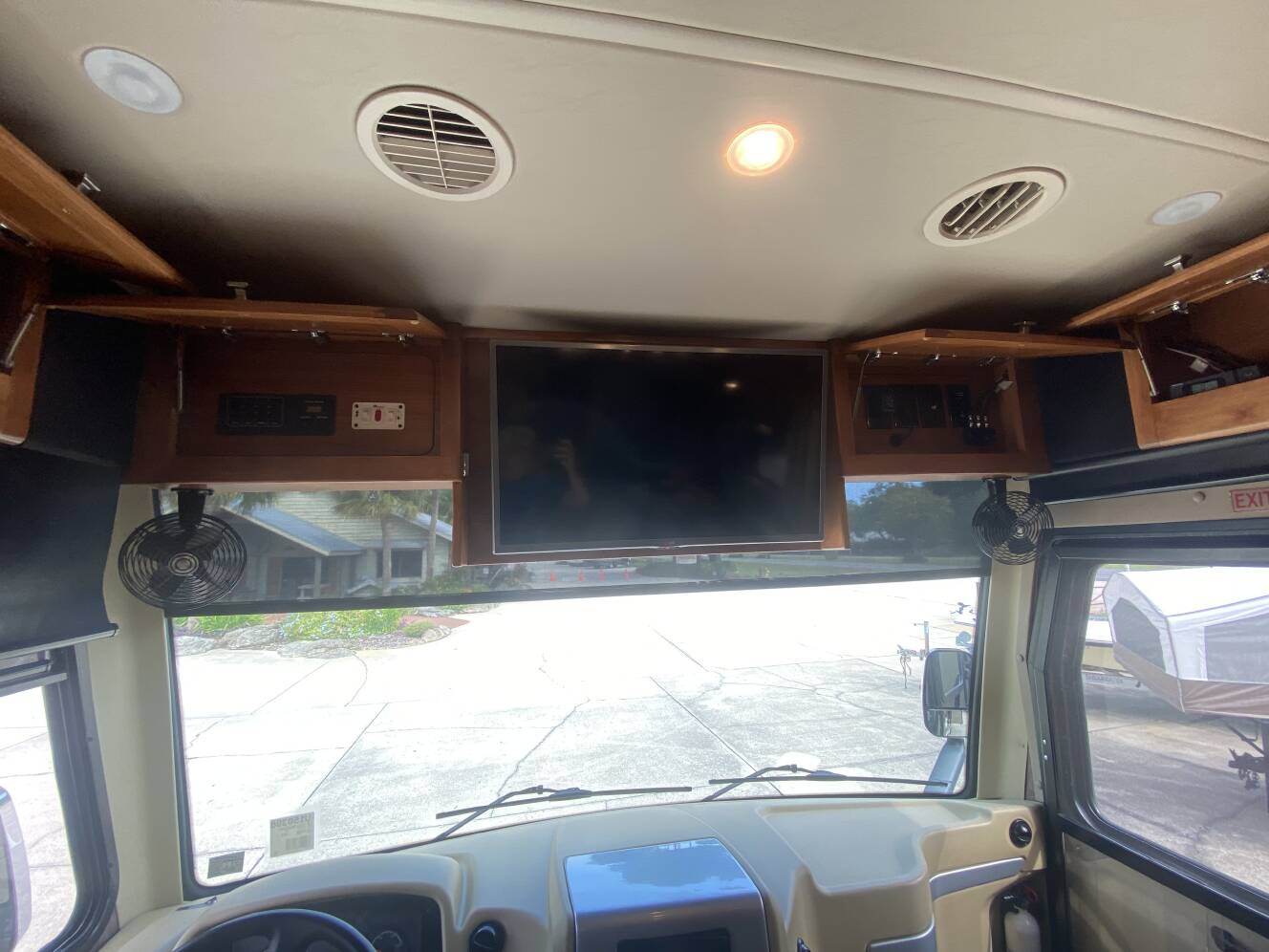 A photo of this 2015 Tiffin Motorhomes Breeze 32BR