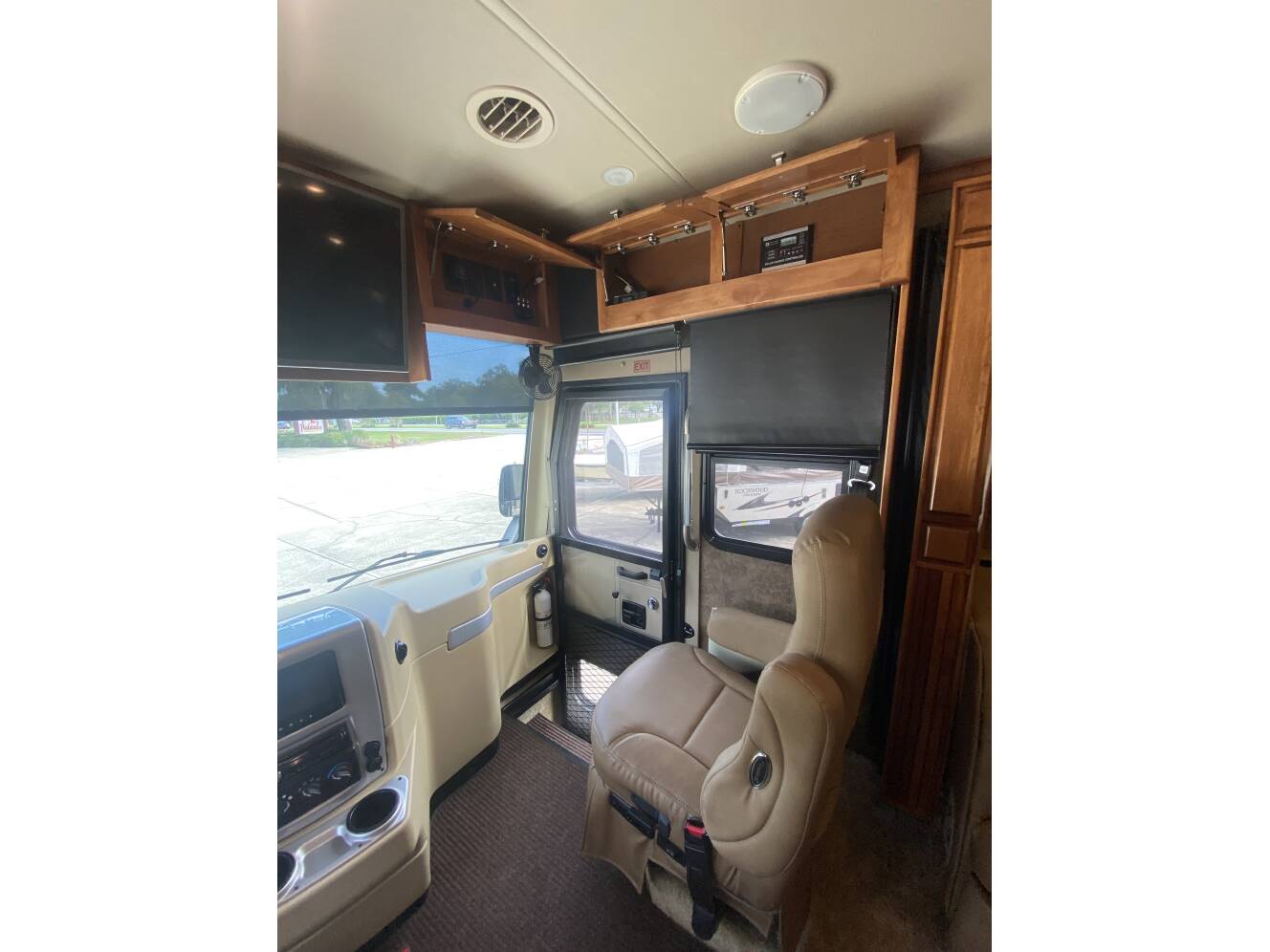 A photo of this 2015 Tiffin Motorhomes Breeze 32BR