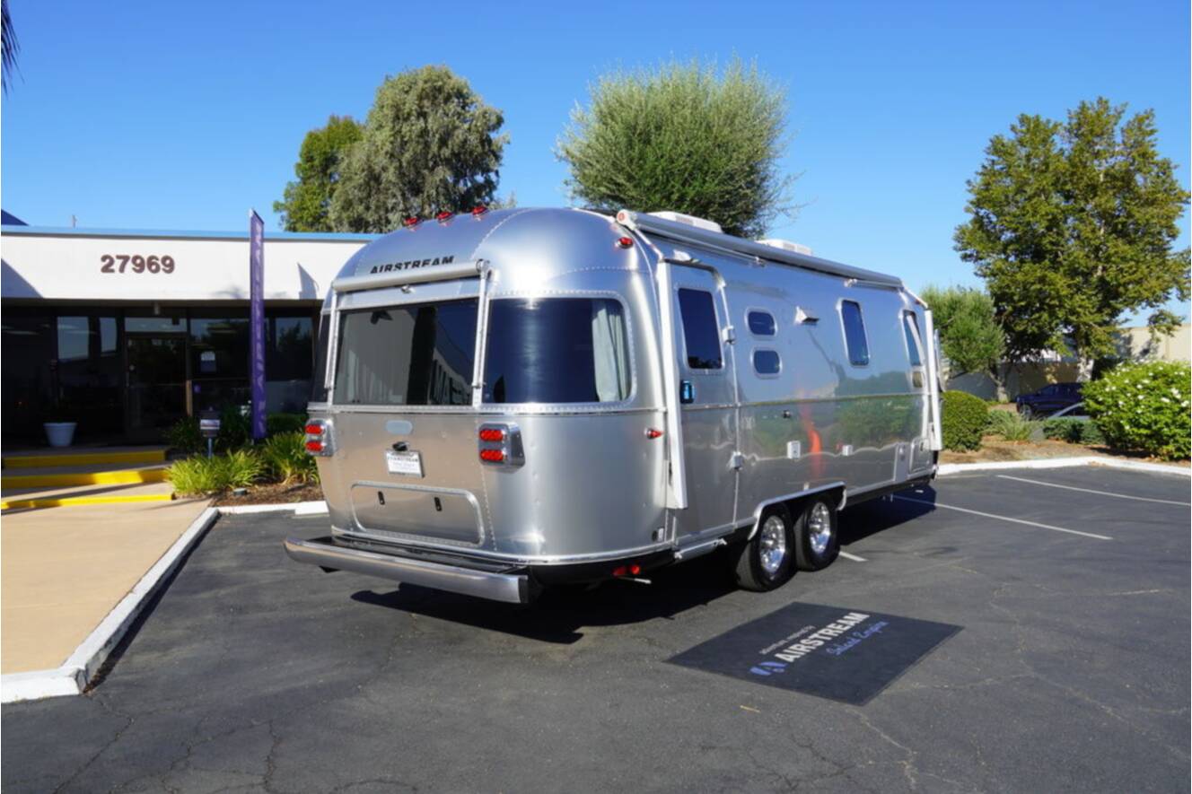 A photo of this 2026 Airstream Globetrotter 25FBQ