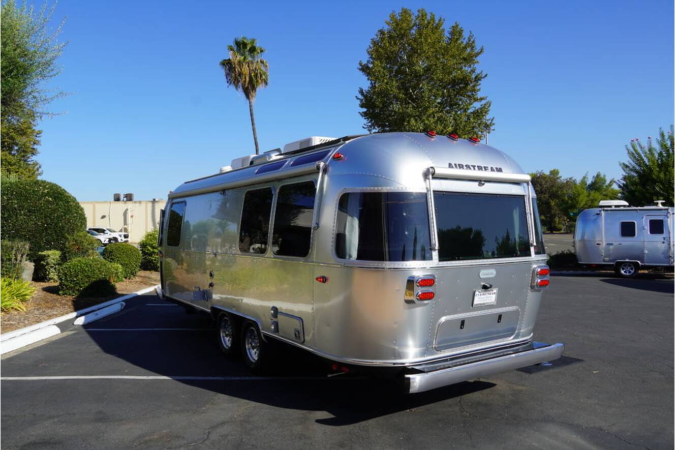 A photo of this 2026 Airstream Globetrotter 25FBQ