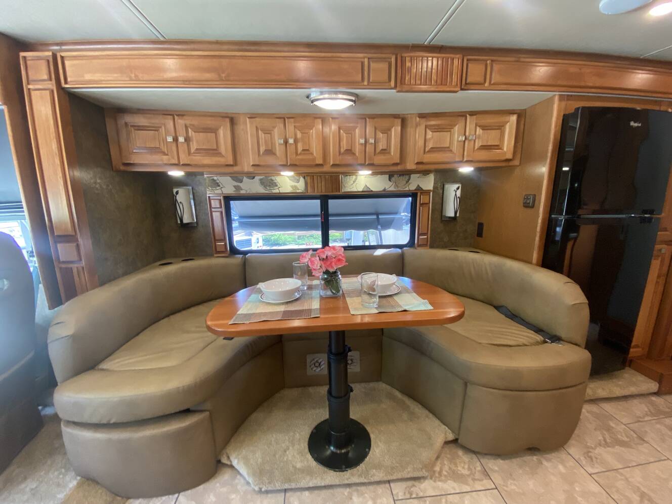 A photo of this 2015 Tiffin Motorhomes Breeze 32BR