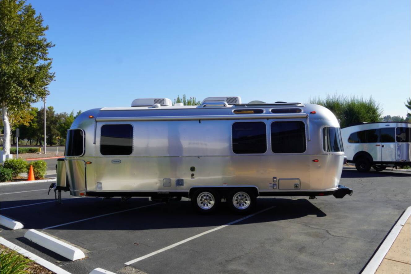 A photo of this 2026 Airstream Globetrotter 25FBQ
