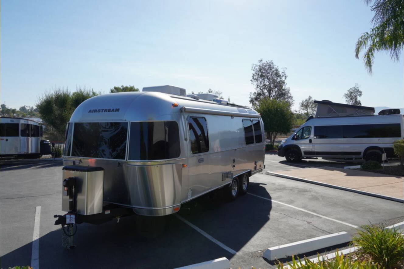 A photo of this 2026 Airstream Globetrotter 25FBQ