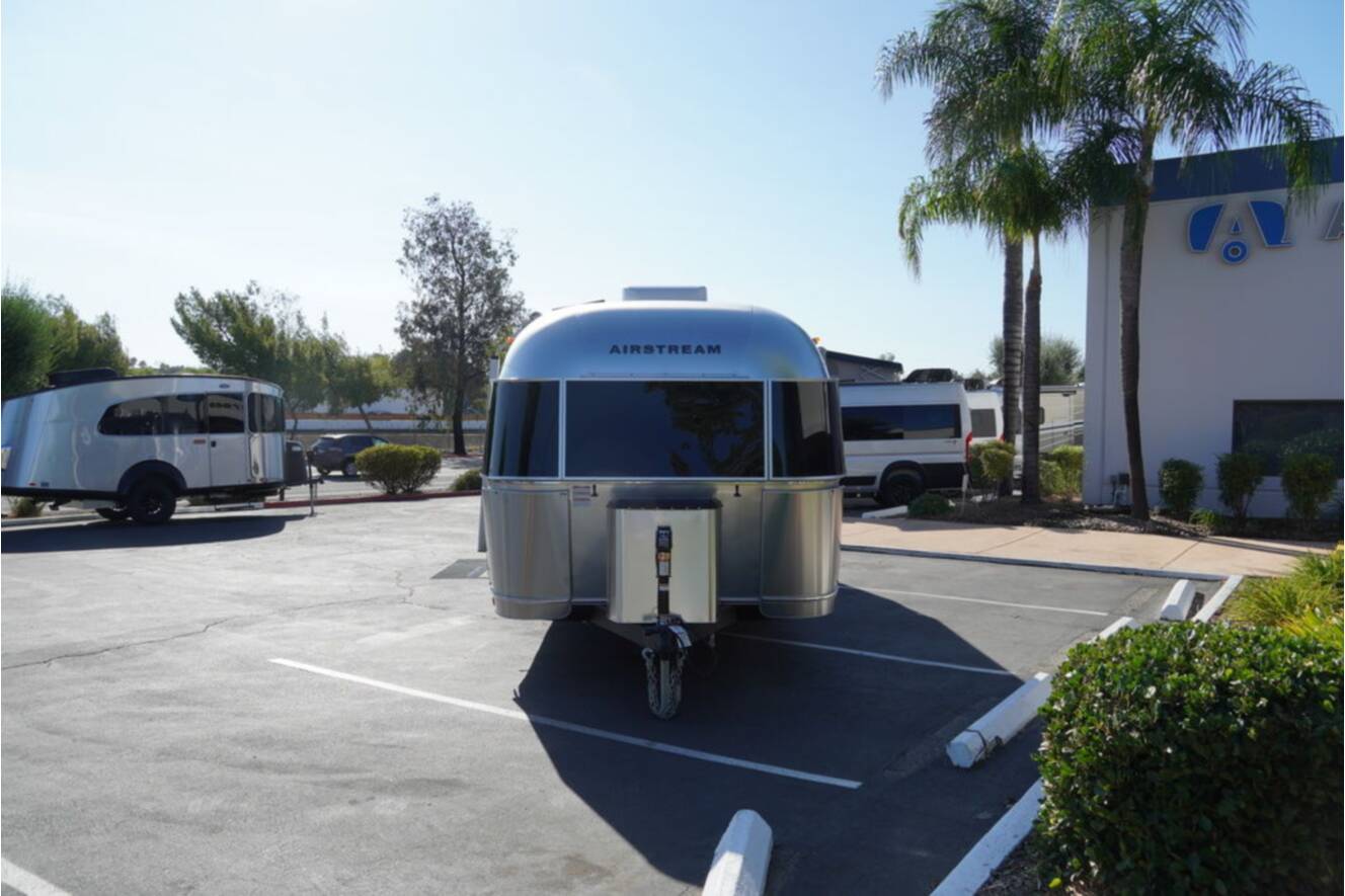 A photo of this 2026 Airstream Globetrotter 25FBQ