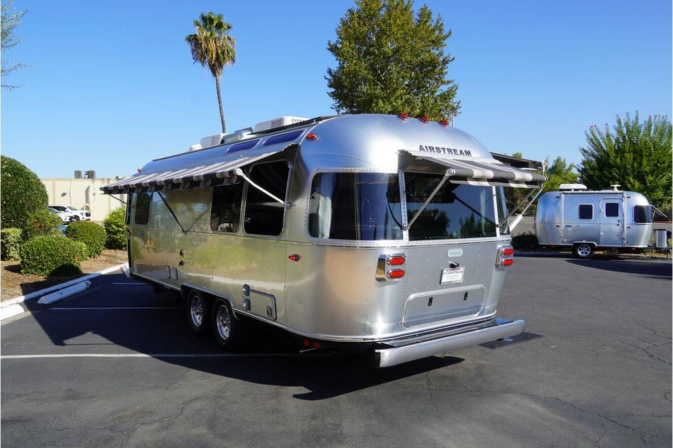 A photo of this 2026 Airstream Globetrotter 25FBQ