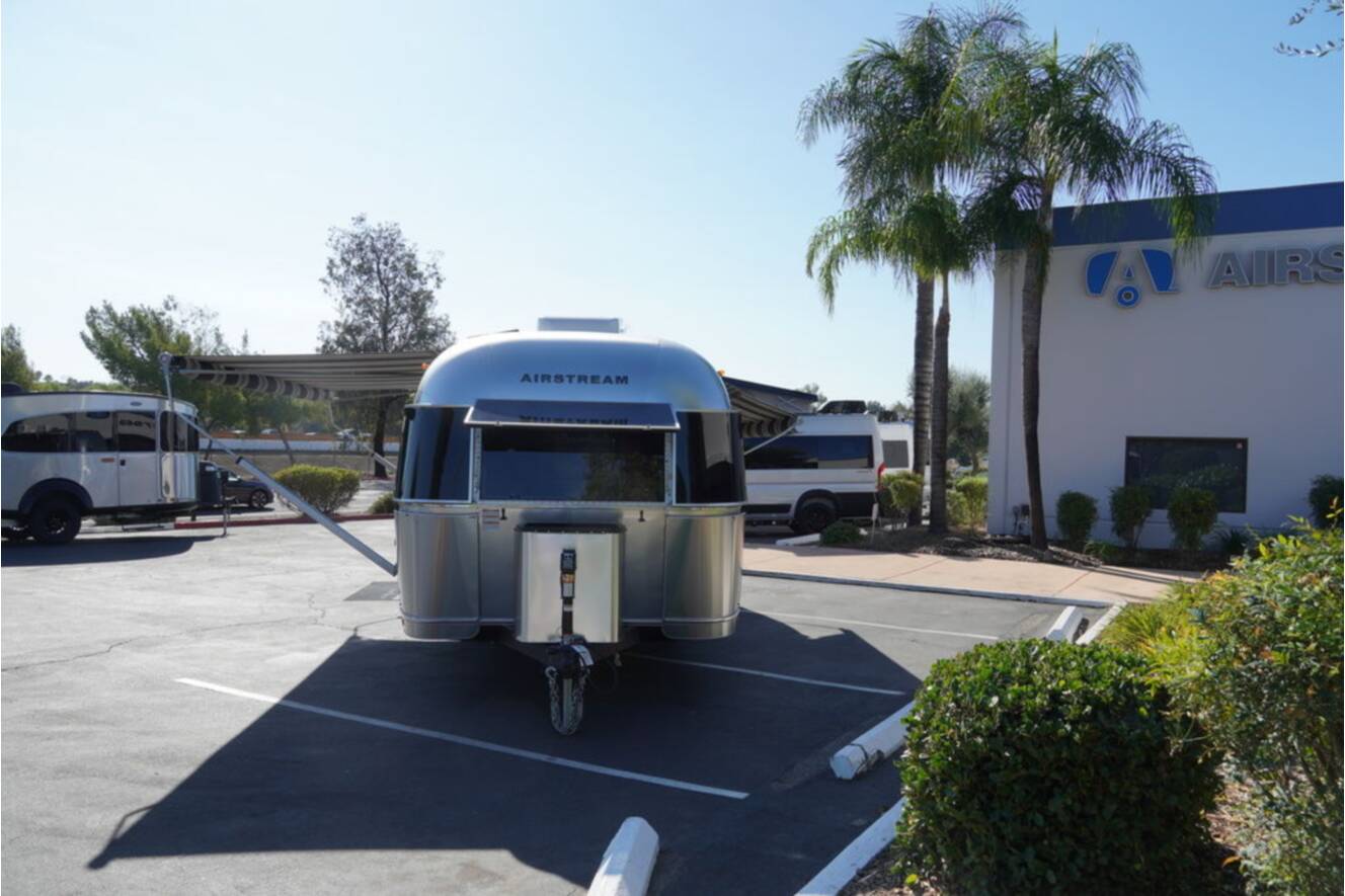 A photo of this 2026 Airstream Globetrotter 25FBQ
