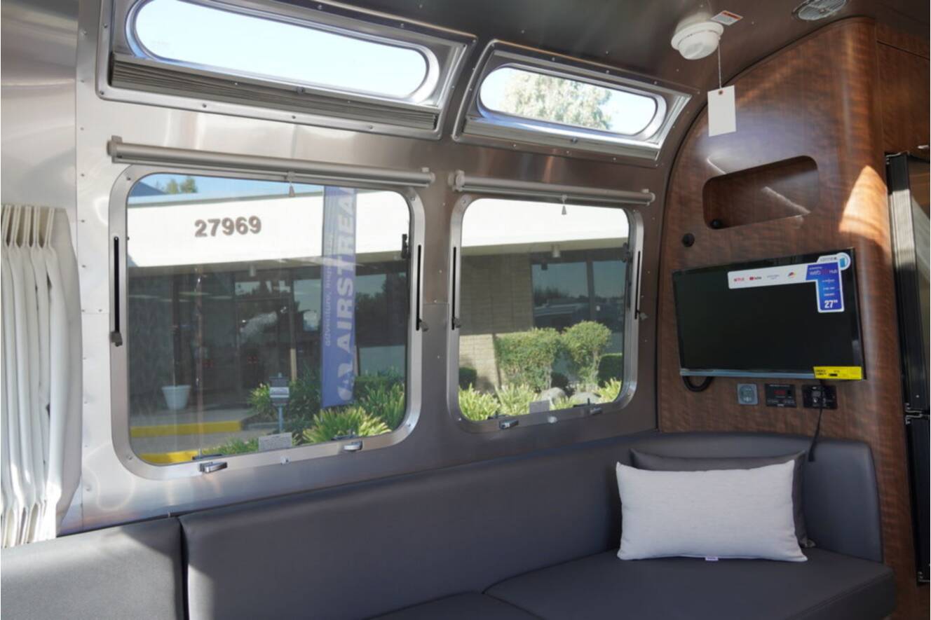 A photo of this 2026 Airstream Globetrotter 25FBQ