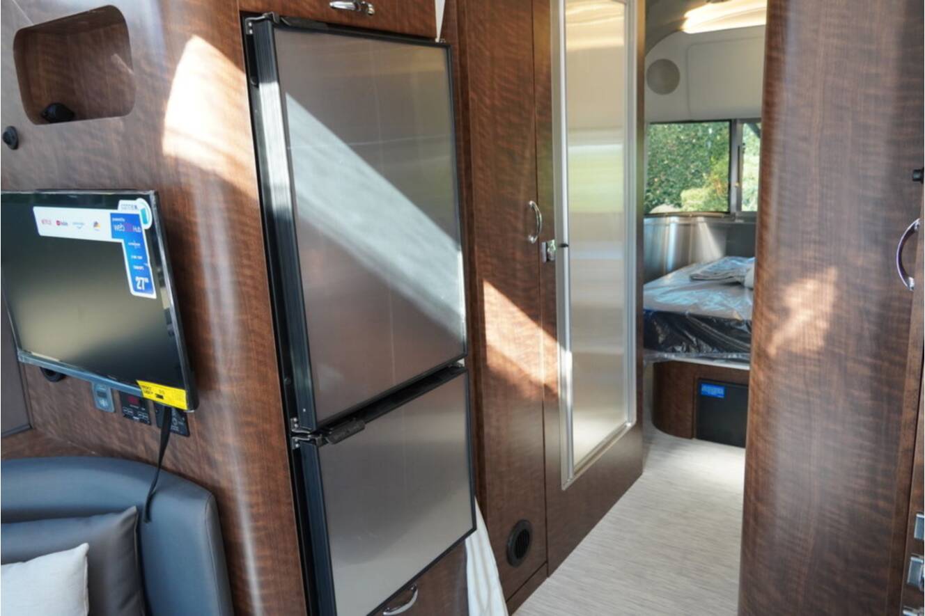 A photo of this 2026 Airstream Globetrotter 25FBQ