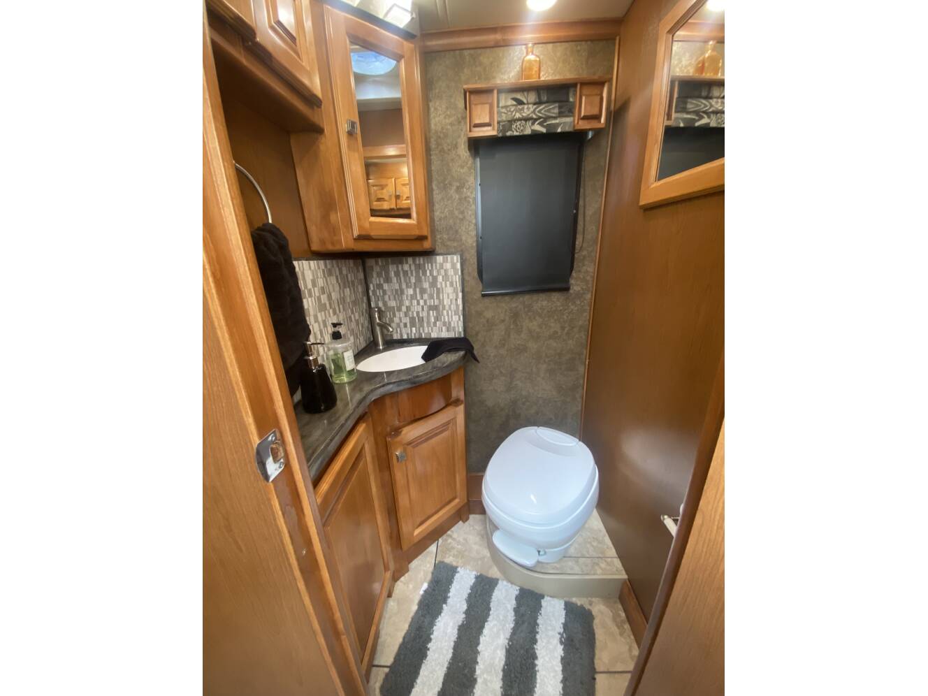 A photo of this 2015 Tiffin Motorhomes Breeze 32BR