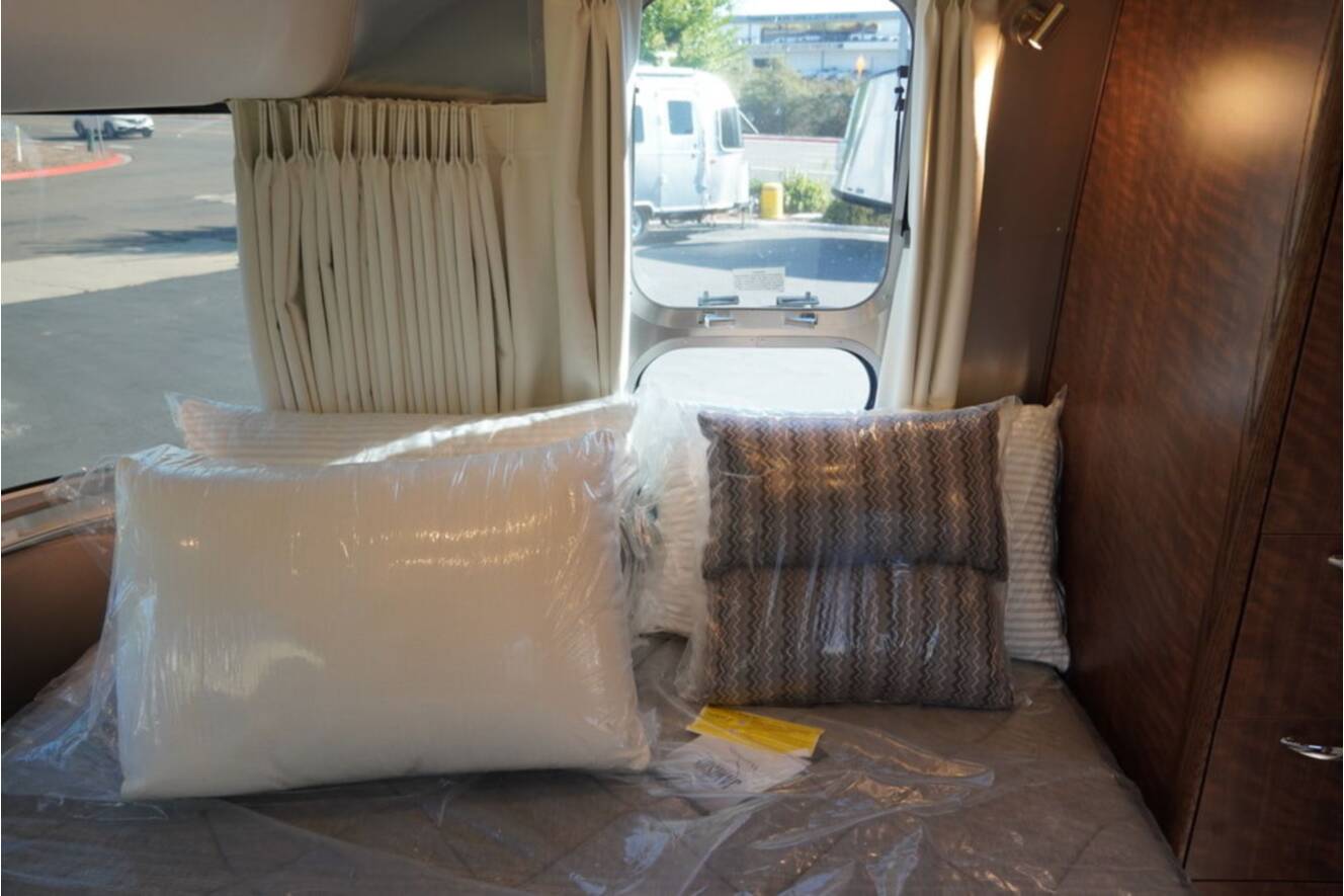 A photo of this 2026 Airstream Globetrotter 25FBQ