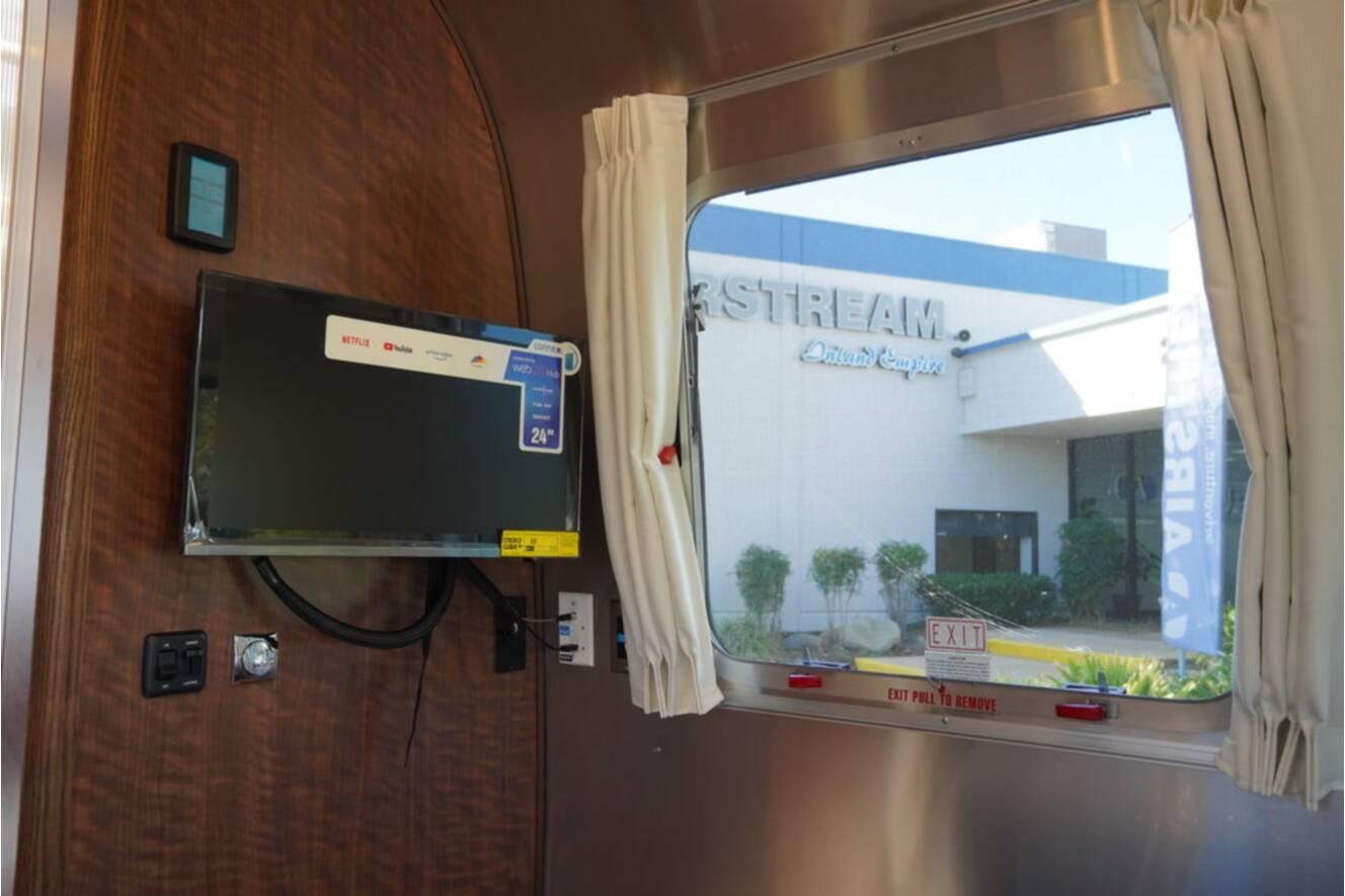 A photo of this 2026 Airstream Globetrotter 25FBQ
