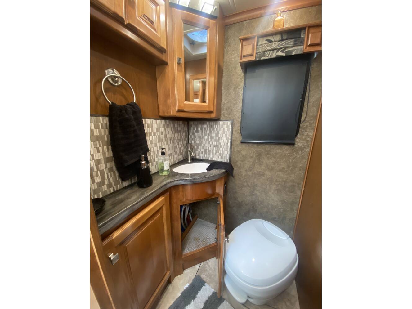 A photo of this 2015 Tiffin Motorhomes Breeze 32BR