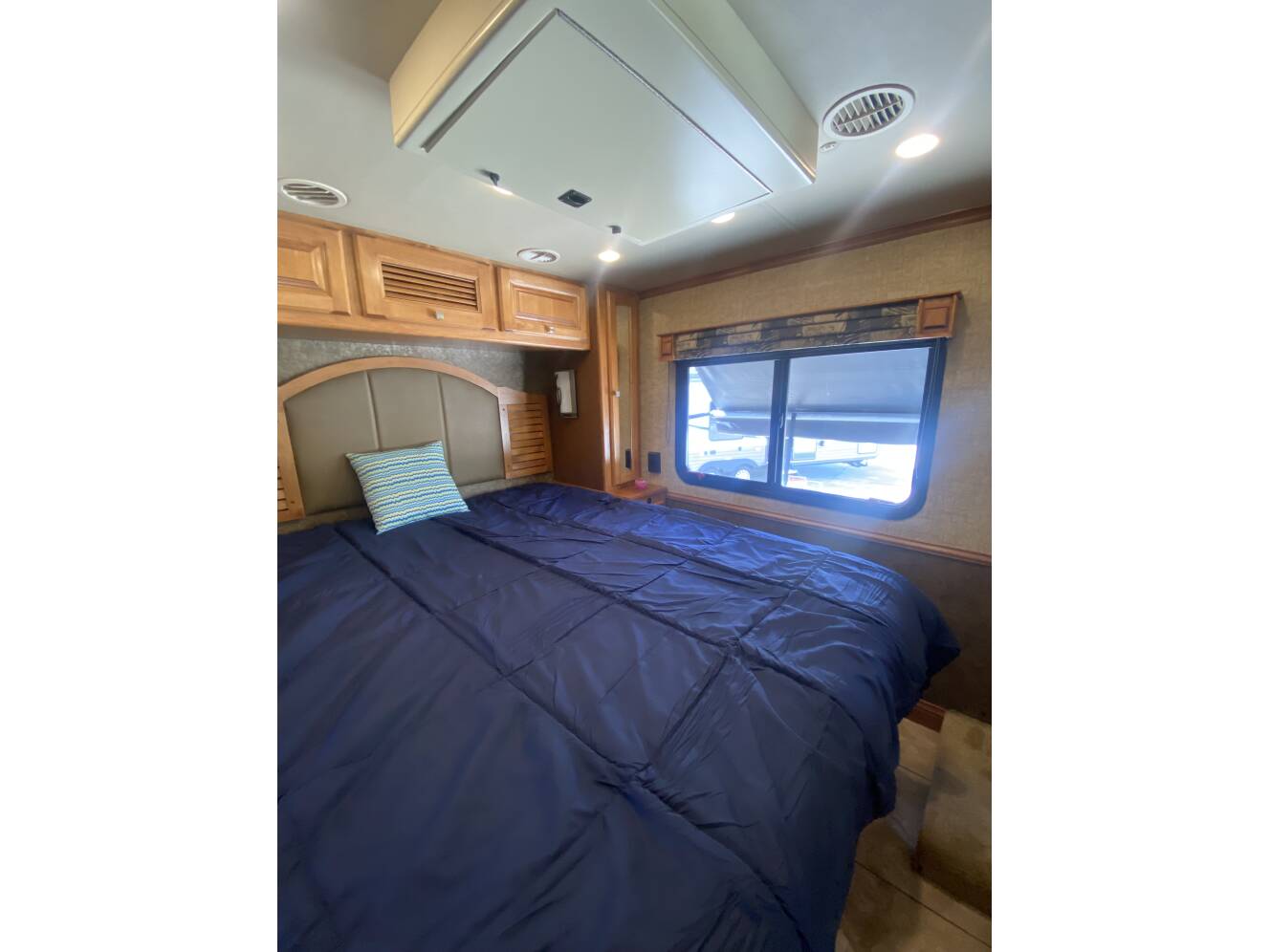 A photo of this 2015 Tiffin Motorhomes Breeze 32BR