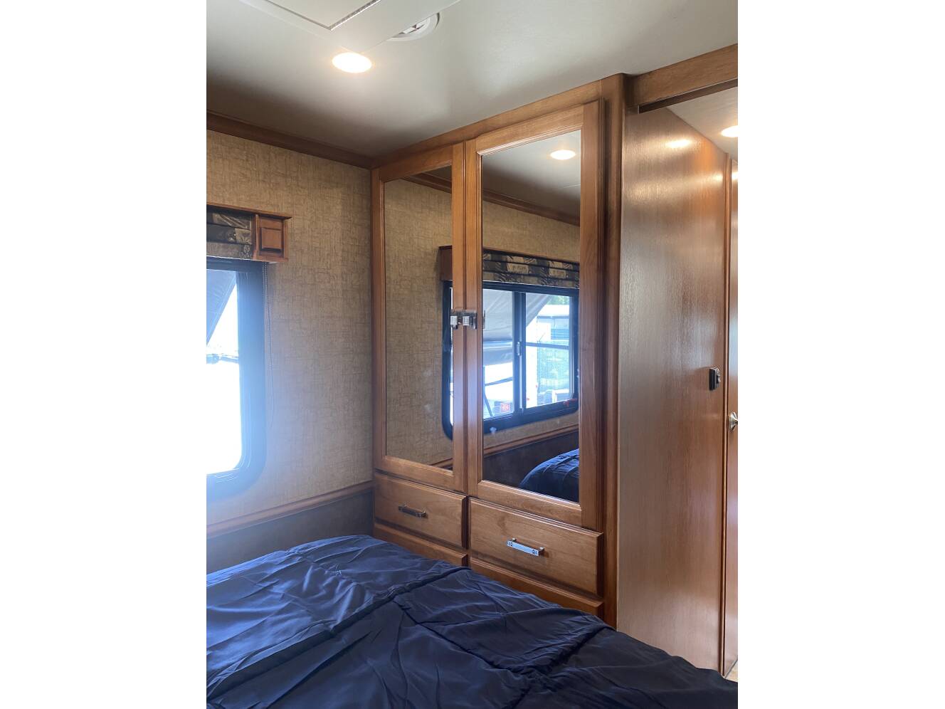 A photo of this 2015 Tiffin Motorhomes Breeze 32BR