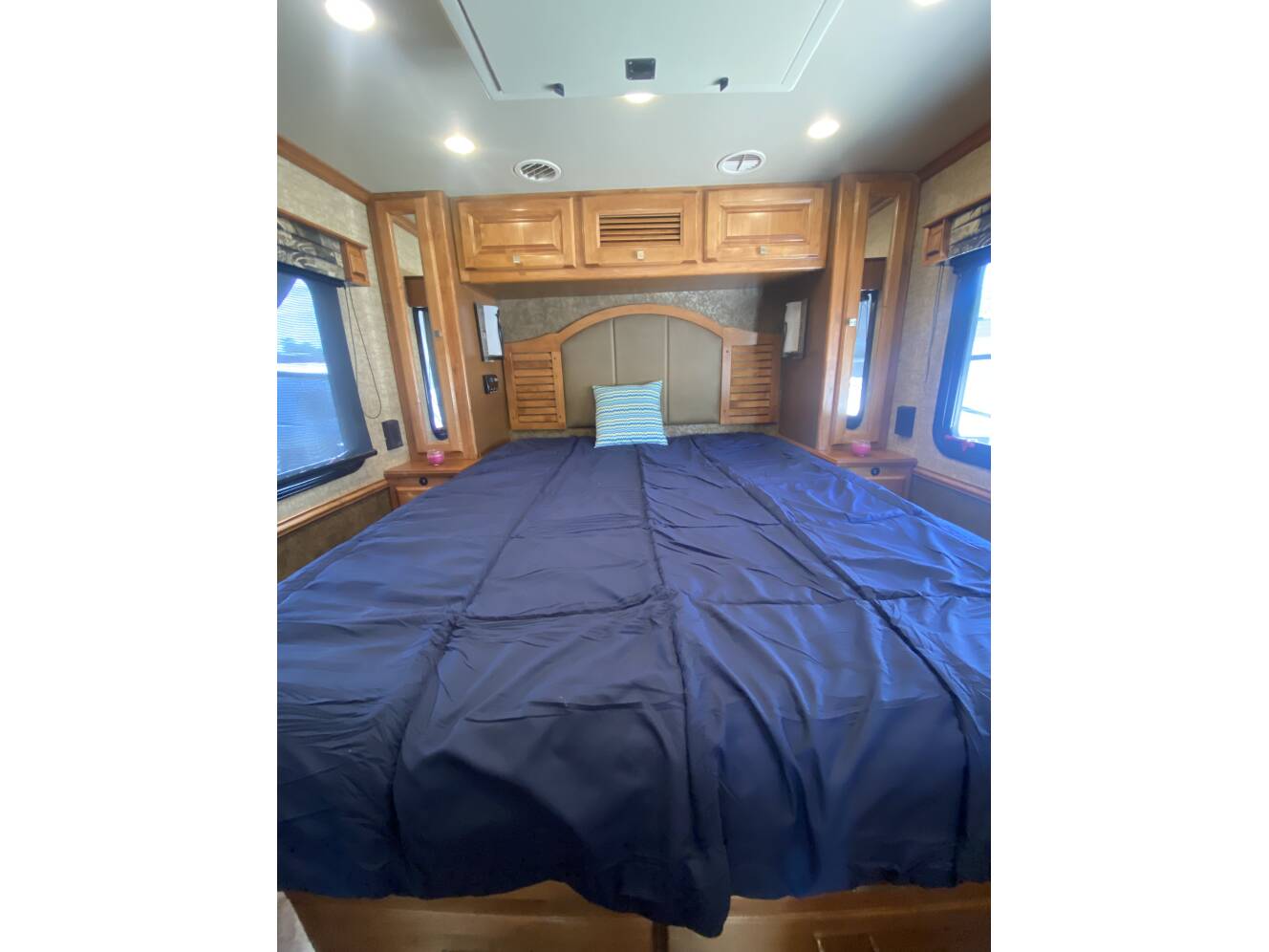 A photo of this 2015 Tiffin Motorhomes Breeze 32BR