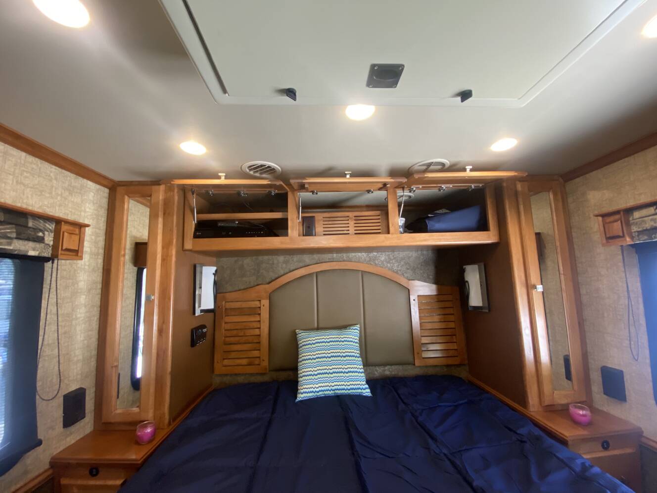 A photo of this 2015 Tiffin Motorhomes Breeze 32BR