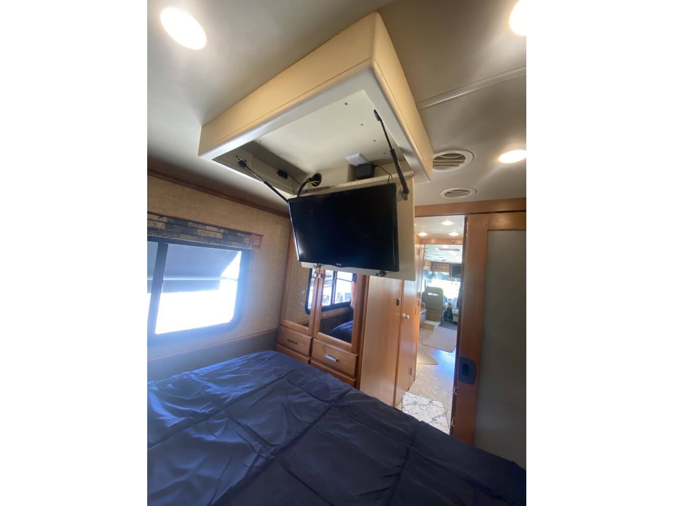 A photo of this 2015 Tiffin Motorhomes Breeze 32BR