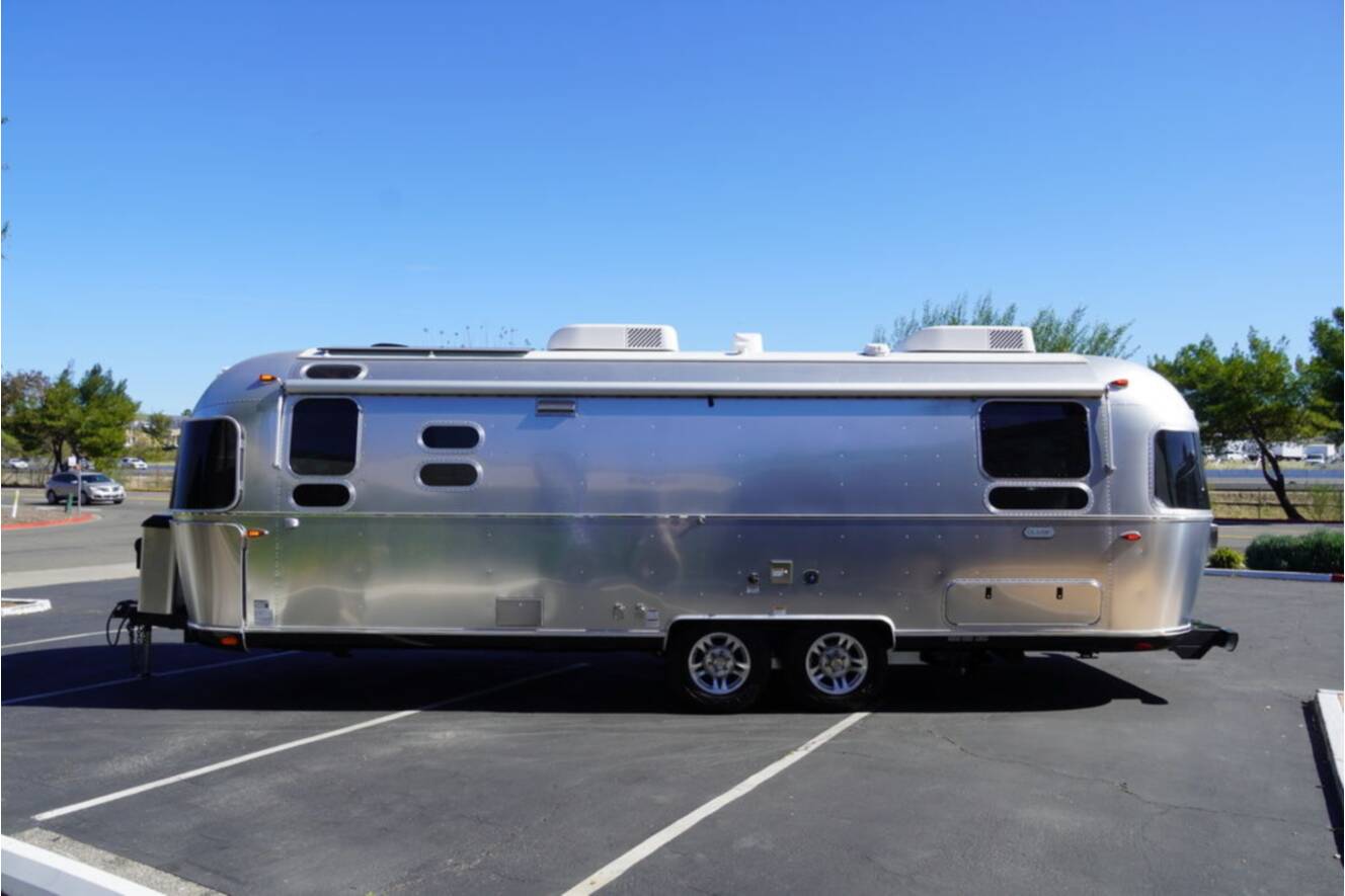 A photo of this 2026 Airstream Classic 28RBT