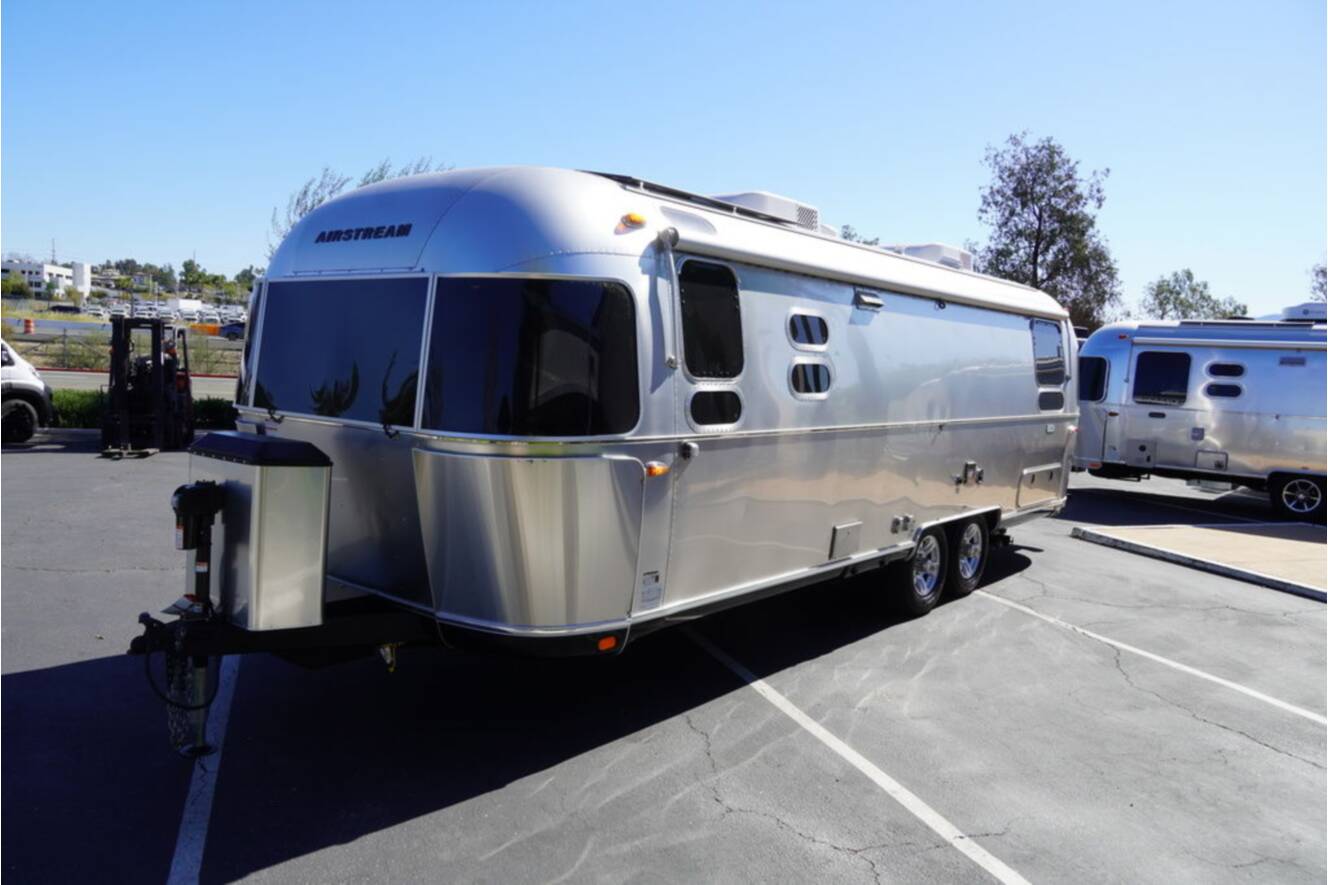 A photo of this 2026 Airstream Classic 28RBT