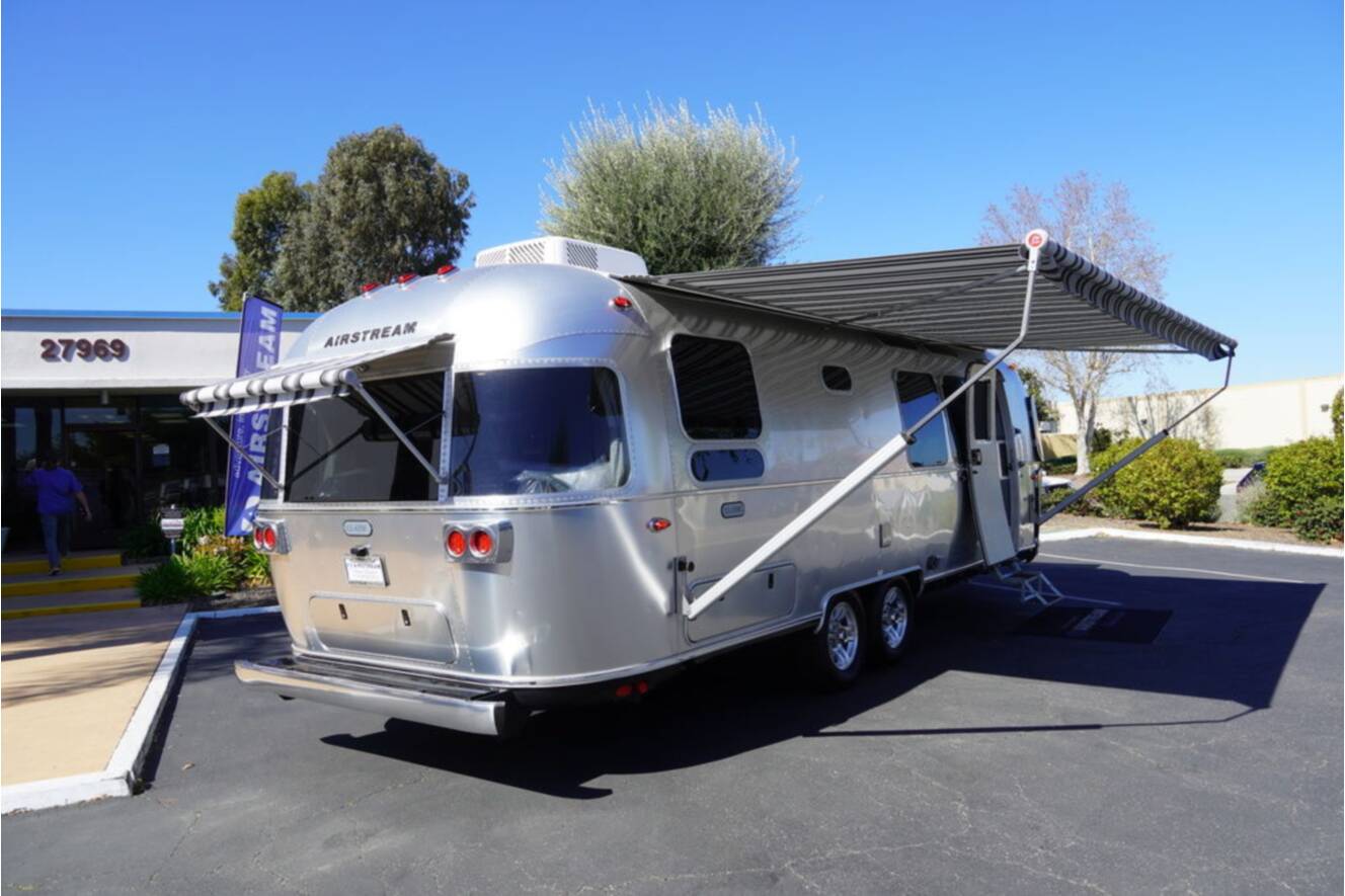 A photo of this 2026 Airstream Classic 28RBT