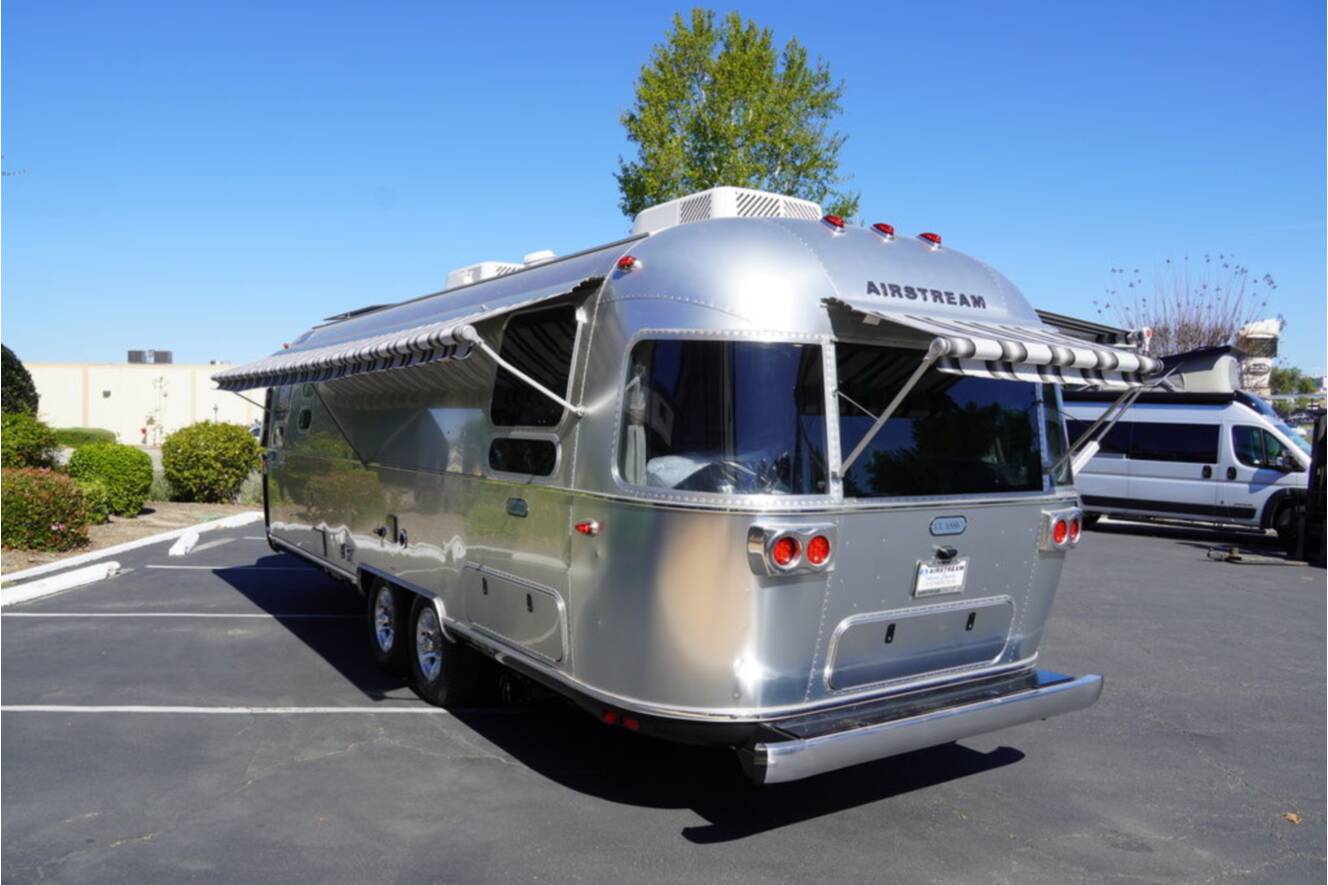 A photo of this 2026 Airstream Classic 28RBT