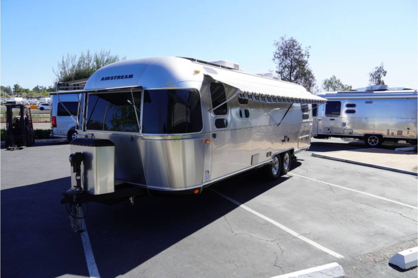 A photo of this 2026 Airstream Classic 28RBT