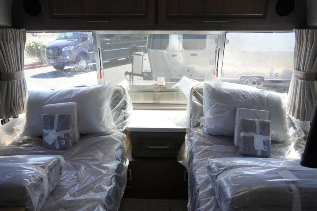 A photo of this 2026 Airstream Classic 28RBT