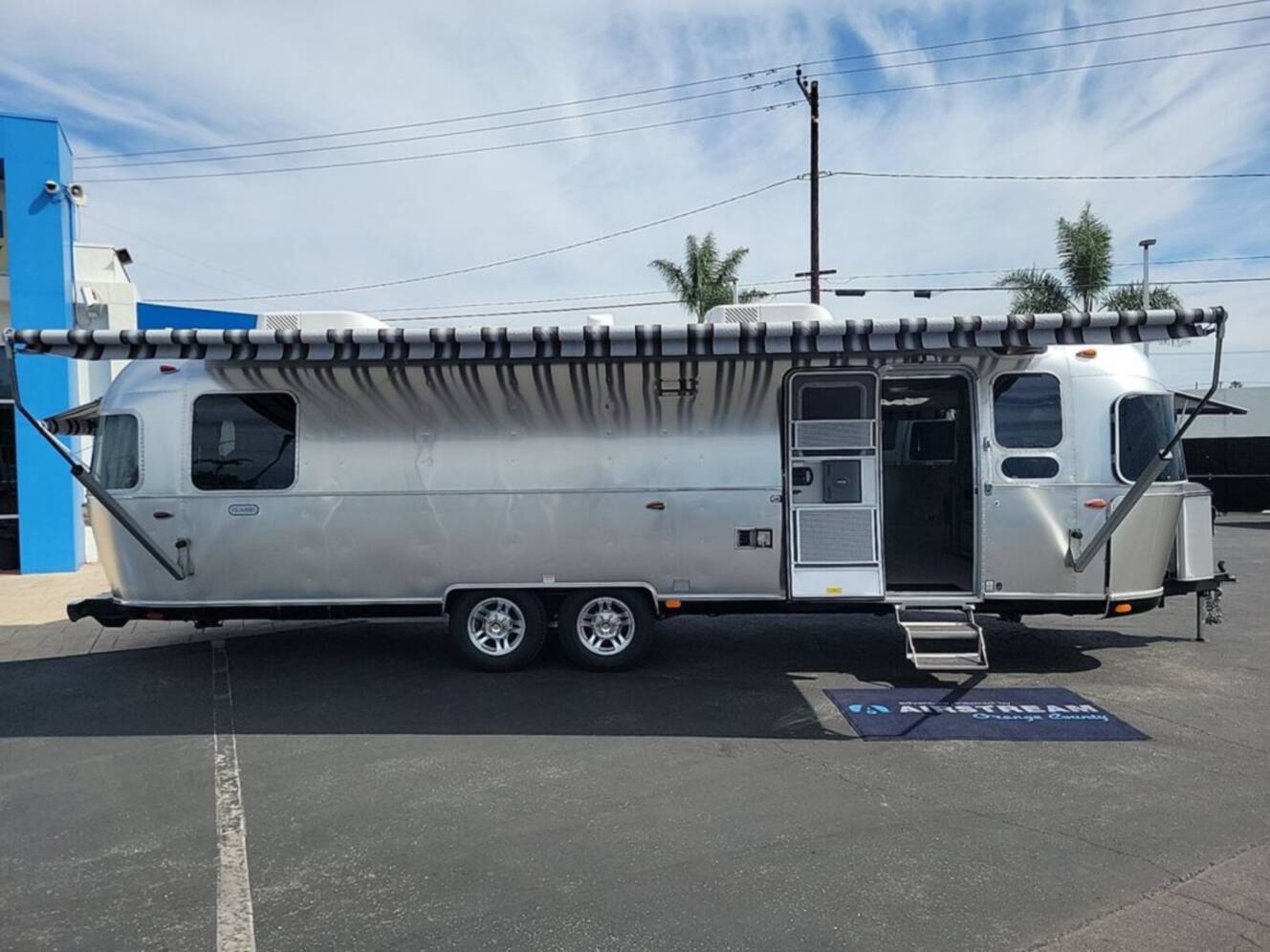 A photo of this 2026 Airstream Classic 30RB Queen