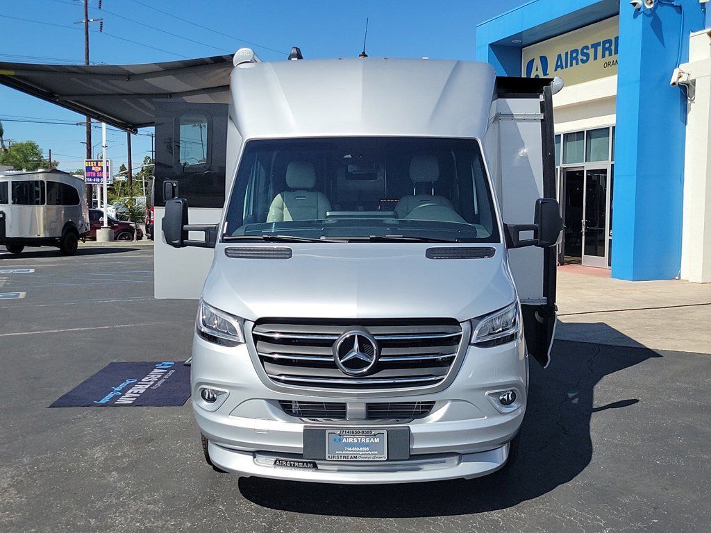 2025 Airstream Atlas Murphy Suite in midway city CA