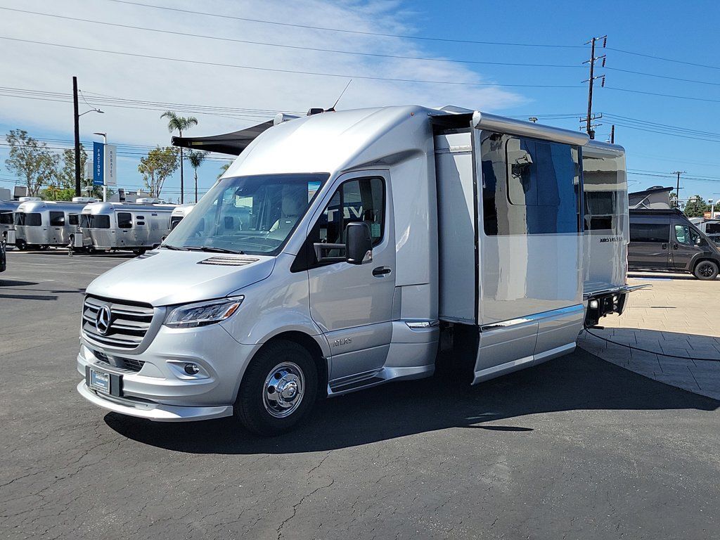 2025 Airstream Atlas Murphy Suite in midway city CA