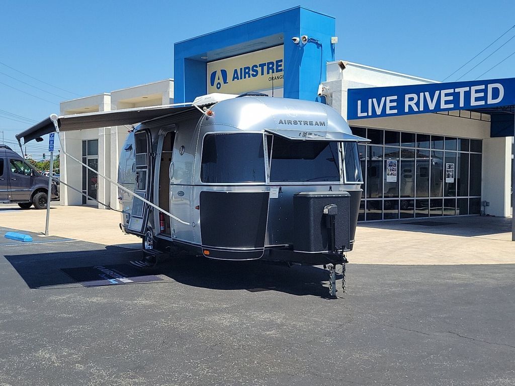 2015 Airstream Flying Cloud 20FB in midway city CA