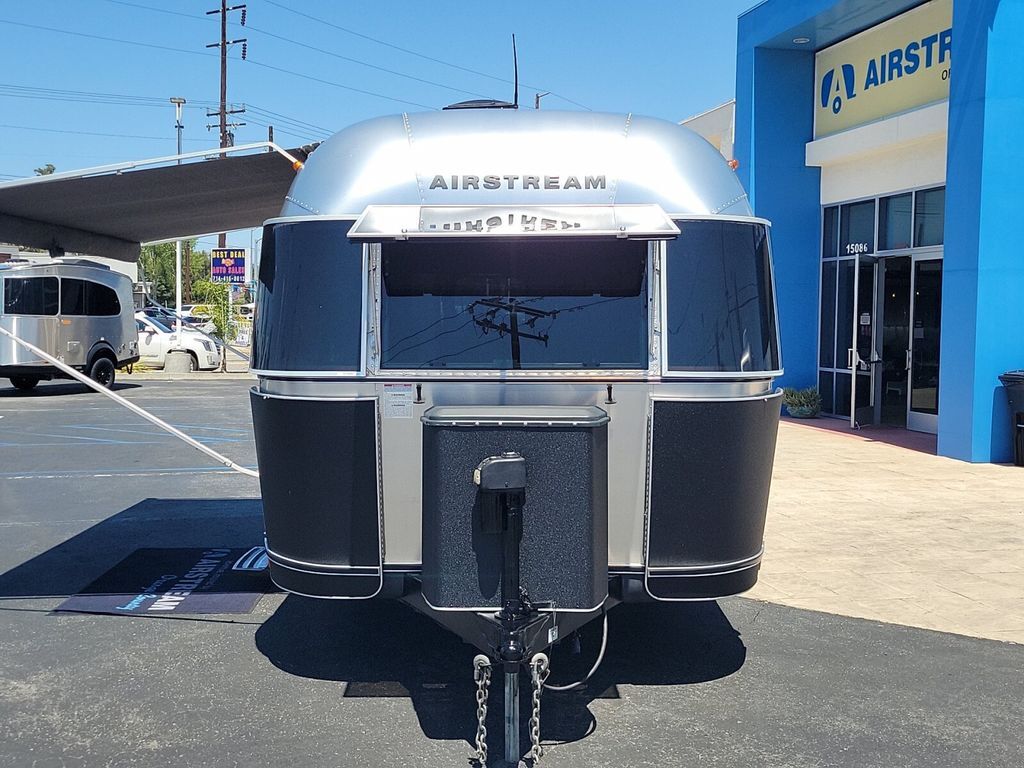 2015 Airstream Flying Cloud 20FB in midway city CA